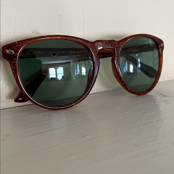 PELA Polarized Sunglasses - Picture 4 of 5